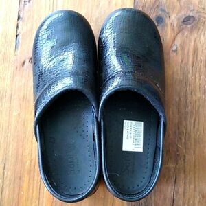 Sanita Danskos Croc Embossed Leather Danish clog sz 37 Workwear Nurse Comfort